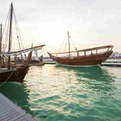 Dhows både i havnen i Doha, Qatar