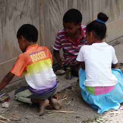 Børn leger på Kap Verde