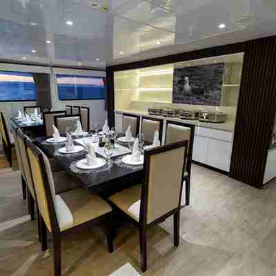 dining-room-galaxy-yacht-3