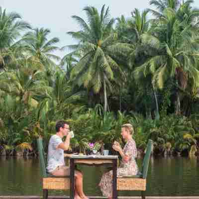romantic-couple-enjoy-private-dining-riverside