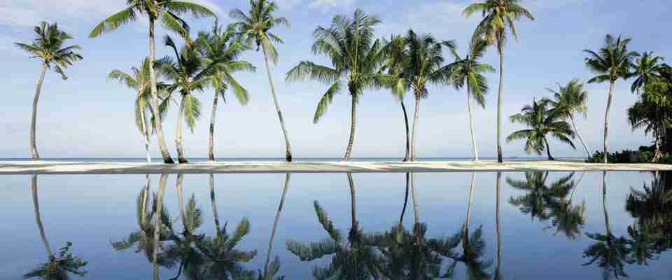 Den primære pool og den urimdeligt pæne udsigt på Pullman Maamutaa Maldiverne