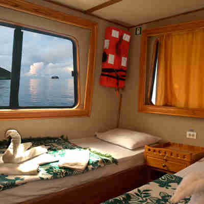 Et twin room ombord på Fragata Yacht