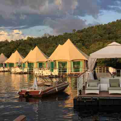 Lyset er helt særligt i solnedgangen, 4 Rivers Floating Lodge, Cambodia