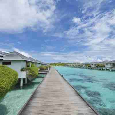 Værelserne er bygget på vandet på Sun Island Resort på Maldiverne