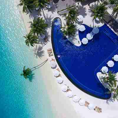 Den store primære pool på på Conrad Ringali Island. Maldiverne