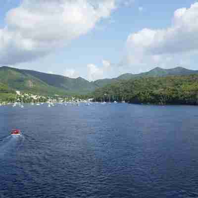 Det frodige Martinique set fra havet