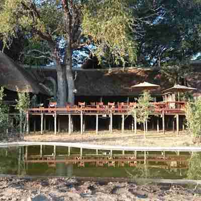 Sø foran Simbavati River Lodge