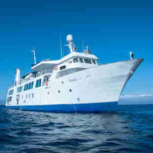 yacht-isabela-galapagos-islands-ecuador