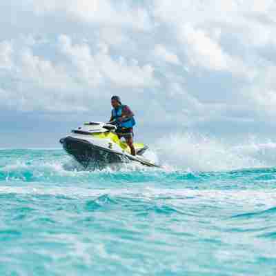 Prøv jet ski og meget andet på Sun Island Resort på Maldiverne