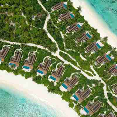 Beach Villa set fra luften på Pullman Maamutaa Maldiverne