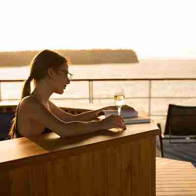 room-for-reflection-hot-tub-yacht-isabela-ii-galapagos-islands-420x420