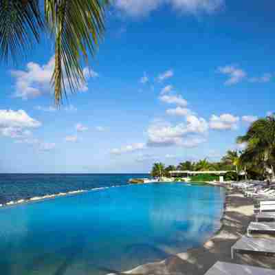Papagayo Beach Hotels infinity pool