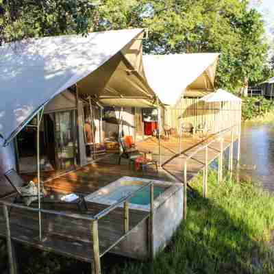 Alle telte har en stor veranda med egen minipool, Zambezi Sands, Zimbabwe