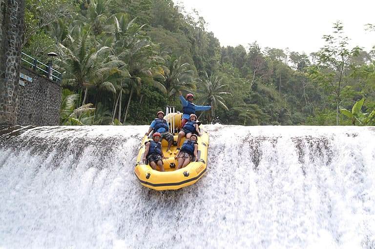 Telaga-Waja-River-Rafting-1