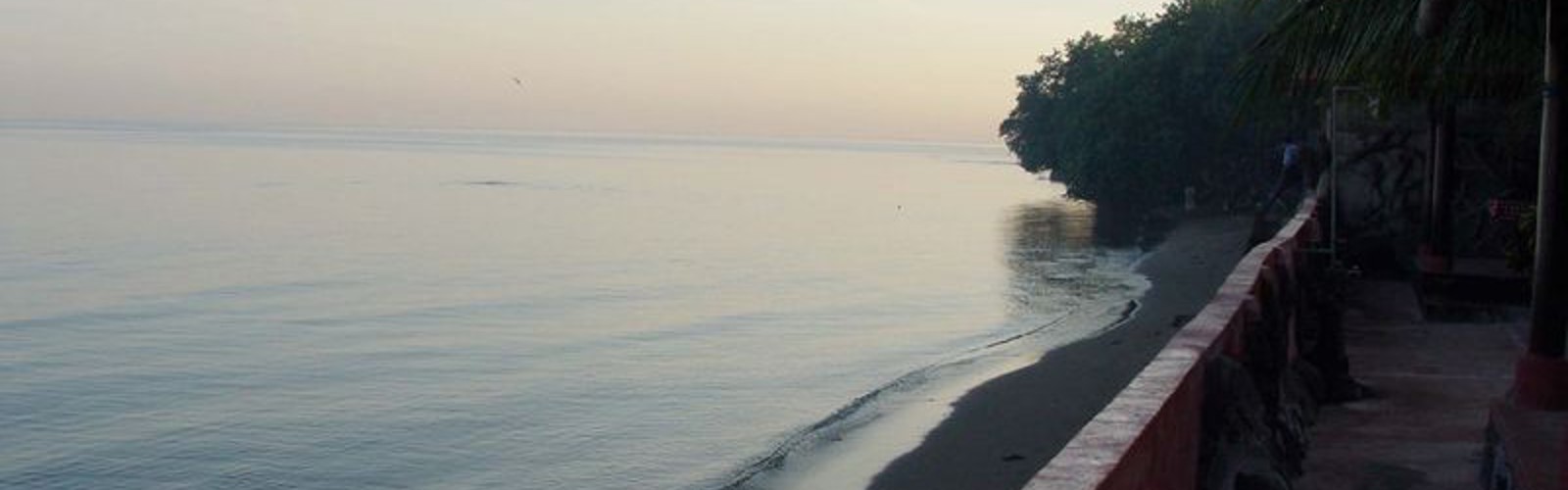 Morning_of_Lovina_Beach_200507-6