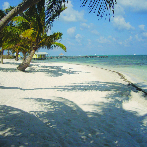 Smukke hvide sandstrande langs kysten i Belize