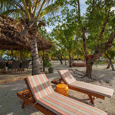 Coral-Caye-beach-chairs