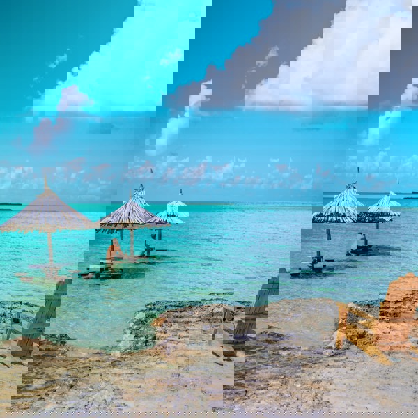 Blåt vand og klar udsigt udover det carbiske øhav i Belize